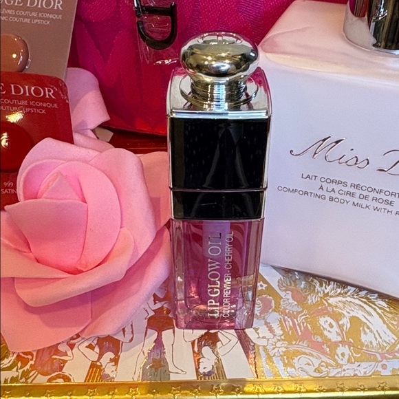 Christian Dior Beauty Gift Set with 2025 Holiday Box - Picture 2 of 7